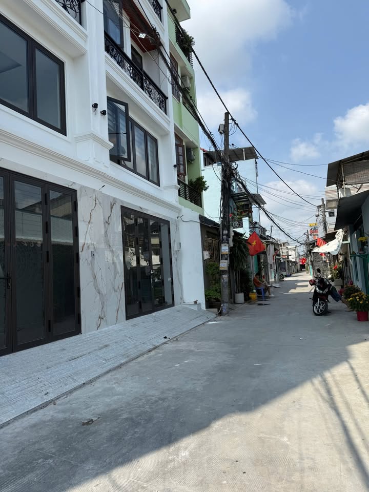 Nhà riêng Quận 12 55m² 5 tỷ - Ô tô vào tận nhà, sẵn sàng ở ngay!