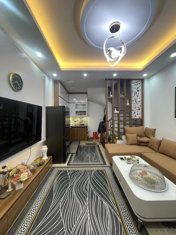 Bán Nhà Minh Khai, Hai Bà Trưng - Lô Góc, 32m² x 5 Tầng, Gần Phố