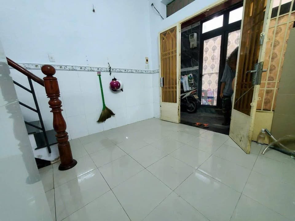 Nhà Nguyên Căn Nguyễn Công Hoan, PN - 2PN, 3WC - 9 Triệu/Tháng