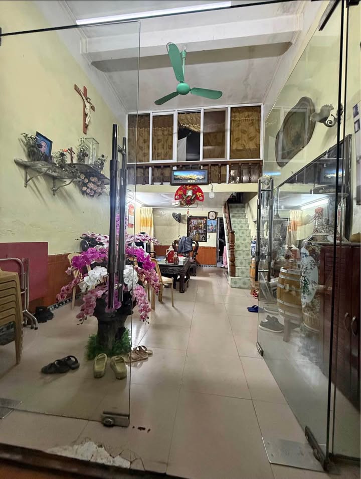 Nhà 42.7m² Lê Hồng Phong, Nam Định - 3PN, Sổ Hồng, Giá 3.4 Tỷ