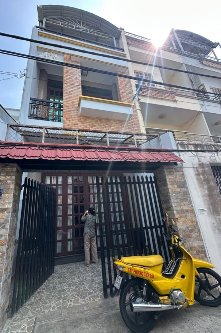 Nhà Hẻm Trần Hưng Đạo, Mỹ Tho 9 triệu/tháng - Ô tô vào tận nhà!