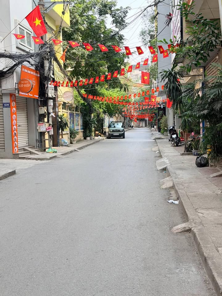 Nhà Văn Quán 35m² - Lô Góc Thoáng, Giảm 500 Triệu, Ô Tô Tận Cửa!