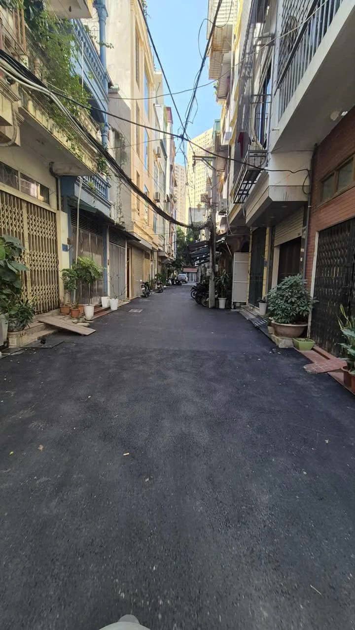 Đất nền 30m² ngõ 213 Trung Văn, Nam Từ Liêm 8 tỷ - Sổ đỏ chính chủ, ô tô vào nhà