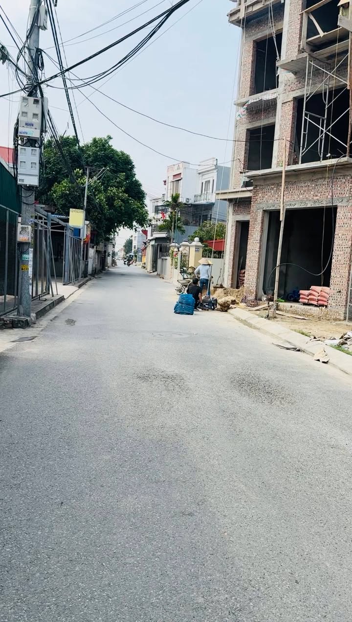 Nhà Phố Kiến An 60m² giá 5 tỷ - Mặt tiền kinh doanh, sổ đỏ sẵn sàng!