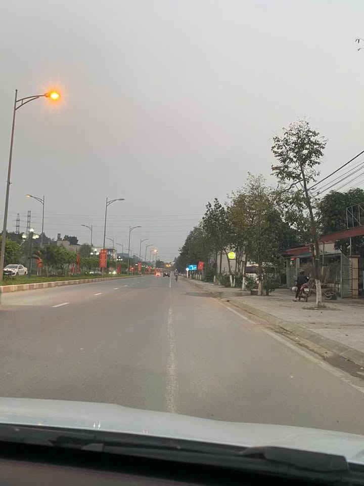 Đất nền Yên Bái 100m² mặt đường Nguyễn Tất Thành - Sổ đỏ chính chủ!