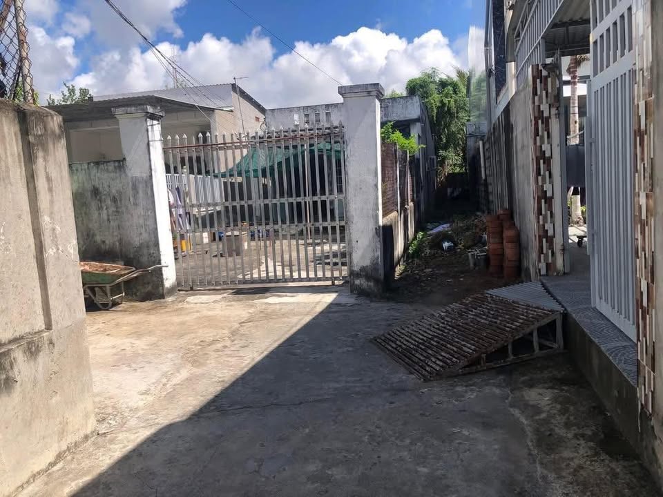 Bán Gấp Nhà Cấp 4 Long Hải 200m² - Sổ Hồng Thổ Cư