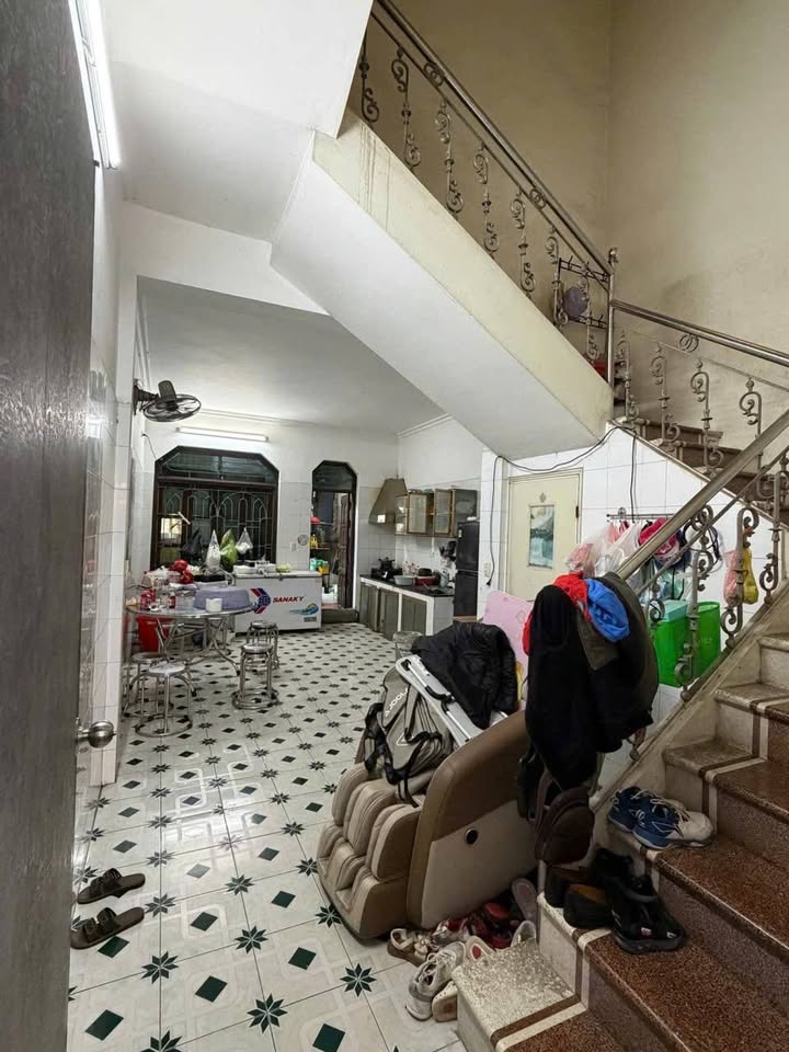 Cho thuê nhà 4 tầng mặt phố Cẩm Thượng, Hải Dương - 111m², kinh doanh đa ngành