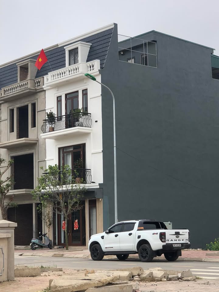 Bán Gấp Nhà Liền Kề Góc Mặt Tiền Lý Tự Trọng, Sầm Sơn 108m²