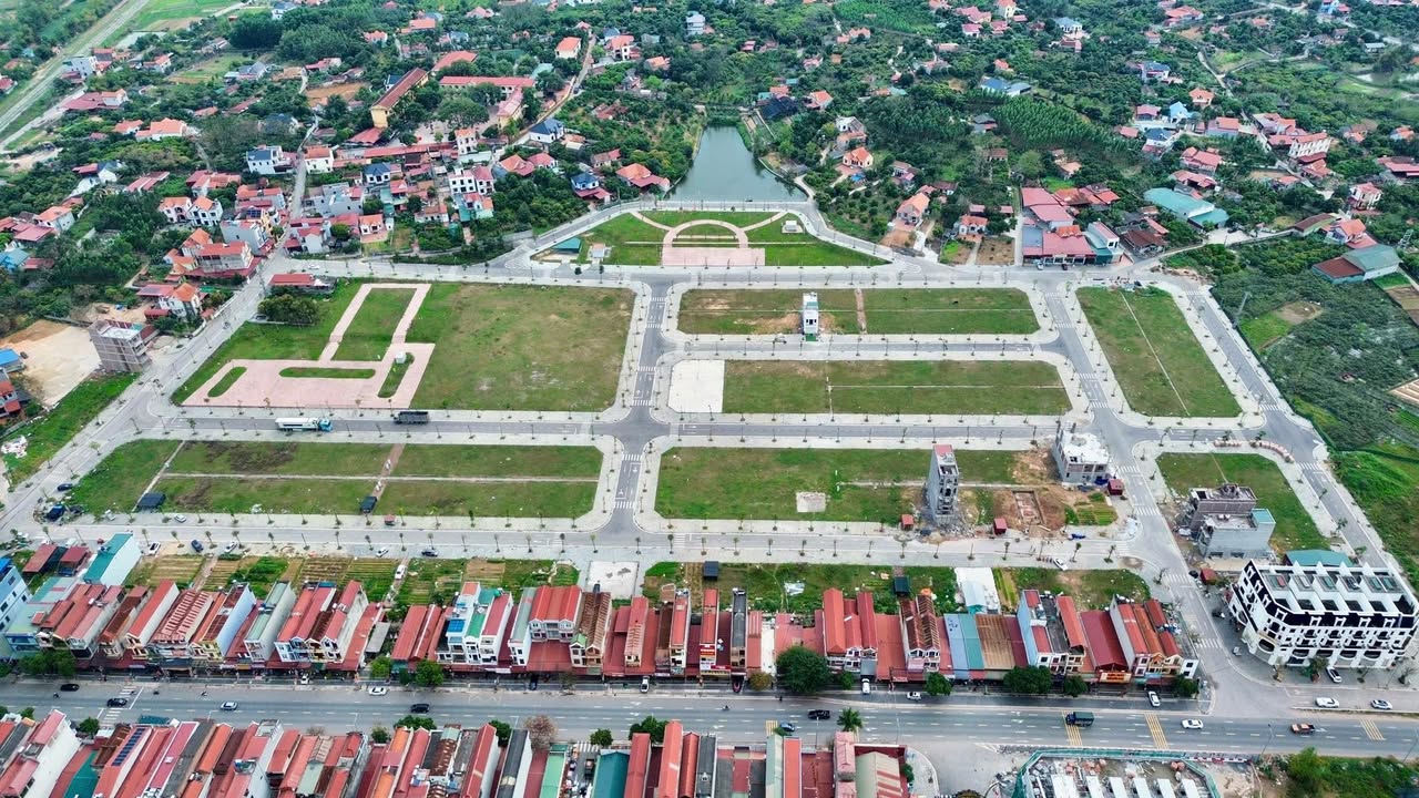 Đất Nền 92m² Mặt Tiền 5.5m - View Công Viên Phương Sơn, Lục Nam - 2.4 Tỷ