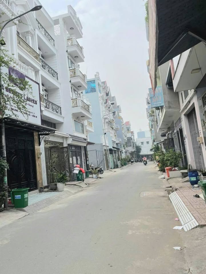 Nhà 80m² Bình Tân 6.45 tỷ - Ô tô vào tận nhà, sẵn sàng ở ngay!