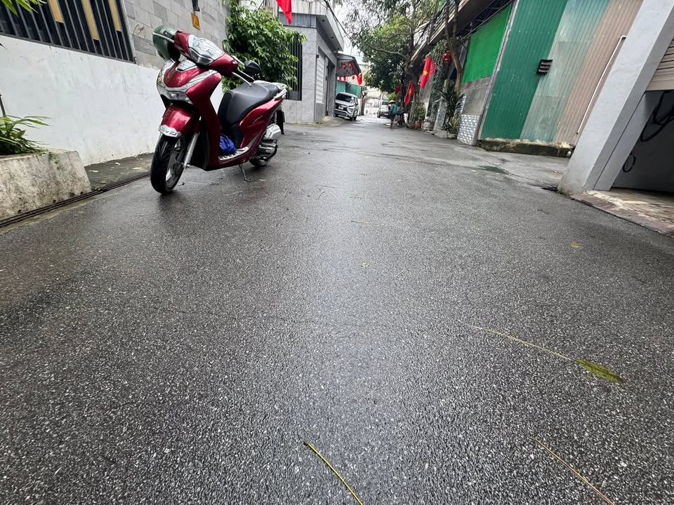 Nhà 2.5 Tầng Đẹp, 103m², Ngay Hà Tĩnh - Sẵn Sàng Đón Chủ Mới!