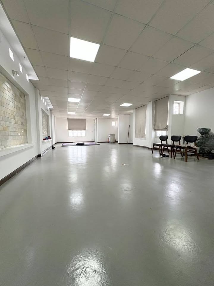 Tòa Nhà Văn Phòng Bát Khối, Long Biên 135m² - Giá Tốt, Gần Hồ 20ha