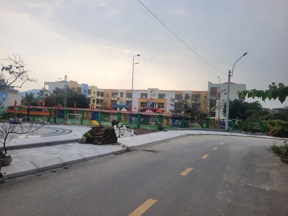 Nhà Mặt Tiền 106m² Hà Khẩu, Hạ Long - Vừa Ở Vừa Kinh Doanh, Giá 3 Tỷ