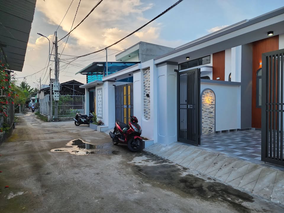 Nhà 90m² đường Phạm Hùng, Mỹ Tho - 1.28 Tỷ, Sổ Hồng Hoàn Công