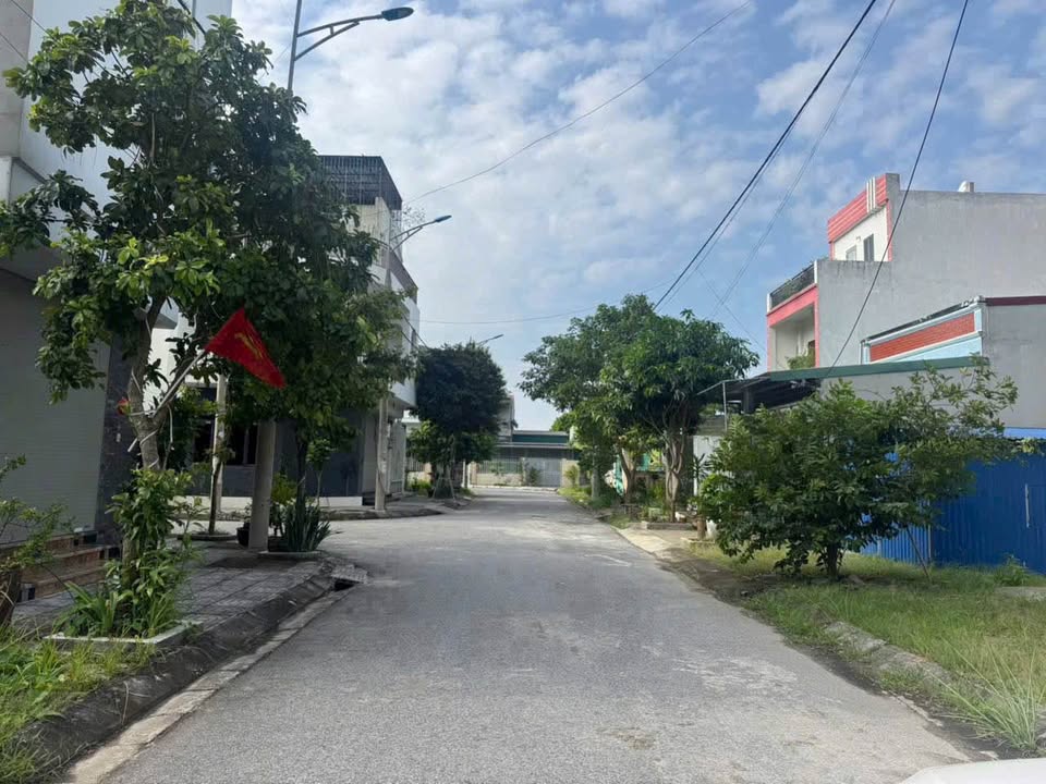 Đất nền Tùng Phát 100m² - Vài trăm mét tới trường Chuyên Biên Hòa