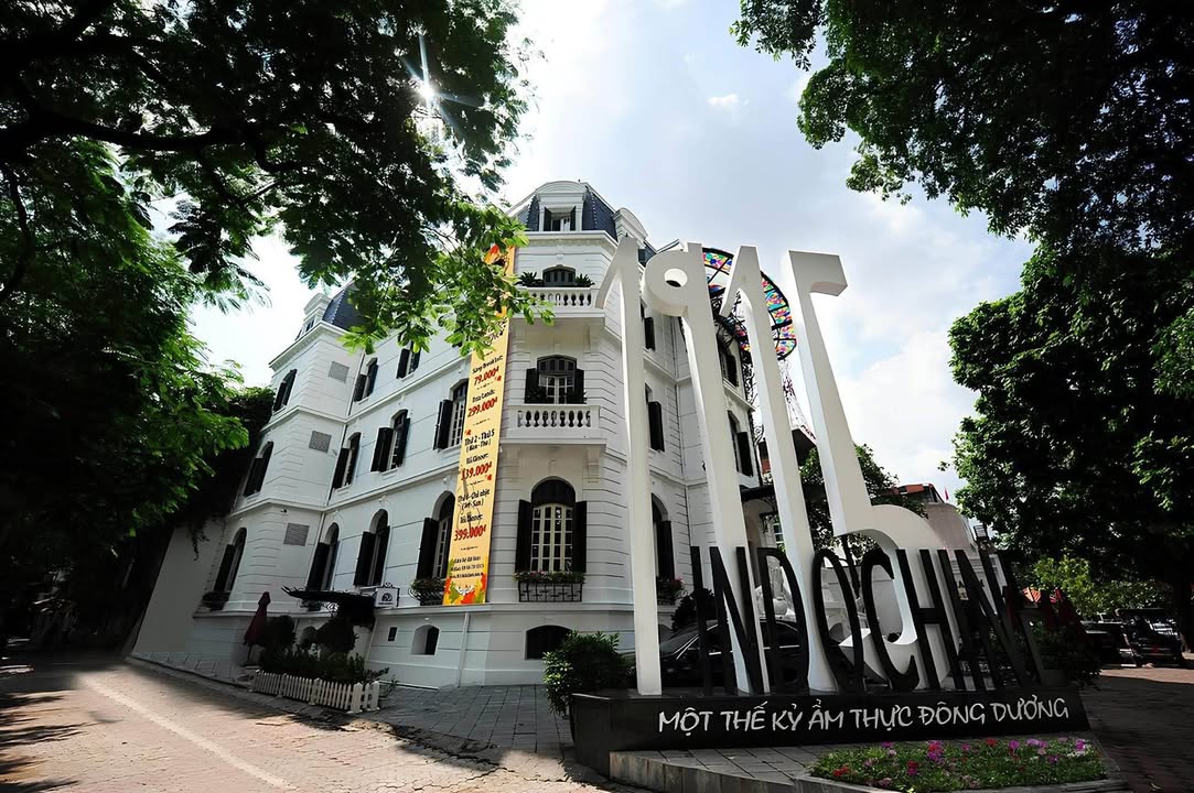 Cho thuê tòa nhà lô góc Tôn Đức Thắng, Đống Đa - 990m² - 400 triệu/tháng