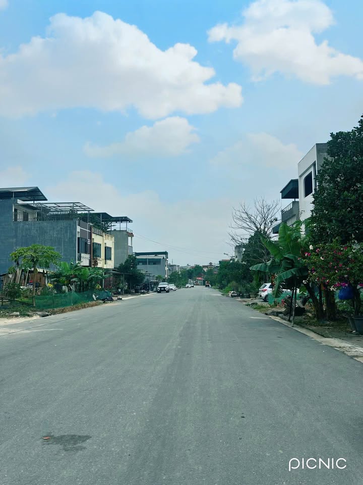 Bán Gấp Đất Tặng Nhà Cấp 4 Đường Ngô Quyền, Lào Cai - 111.5m²