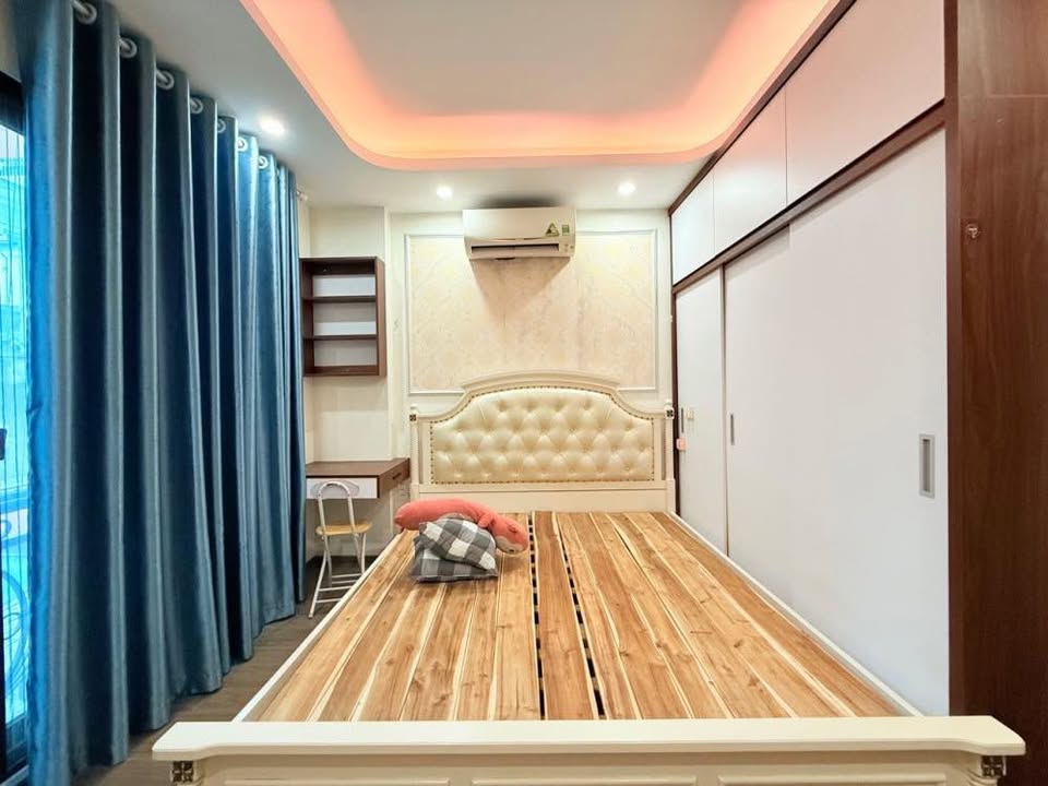 Nhà Vũ Tông Phan 38m² 5 Tầng - Vài Bước Ra Phố, Giá 10.3 Tỷ