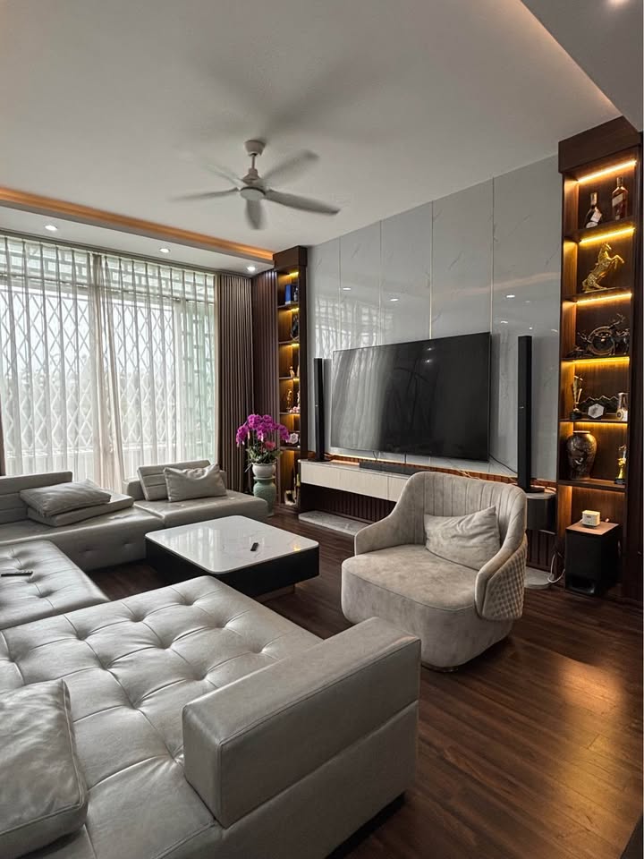 Nhà Mặt Tiền Tây Trung Hành - 85m², Thang Máy, Gara Ô Tô - 12 Tỷ