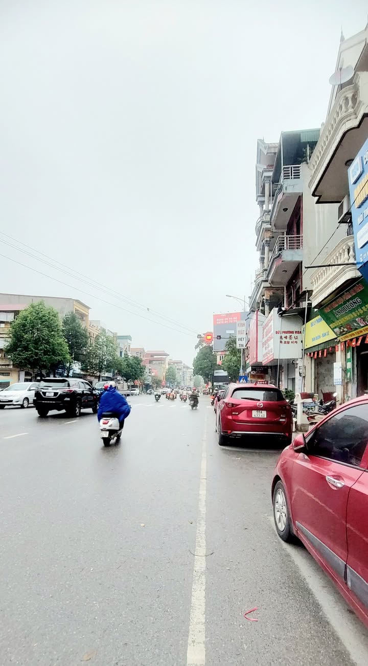 Nhà Phố Kinh Doanh Trần Hưng Đạo, Bắc Ninh - 70m², 4 Tầng, Hơn 10 Tỷ