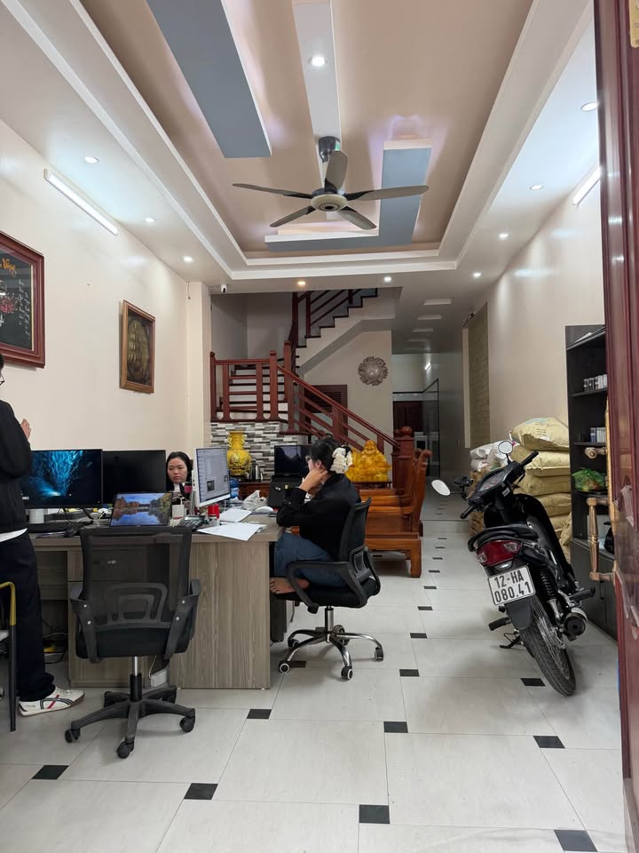 Cho thuê nhà 3 tầng mặt tiền Lý Quốc Sư, Bắc Ninh - Kinh doanh/Văn phòng