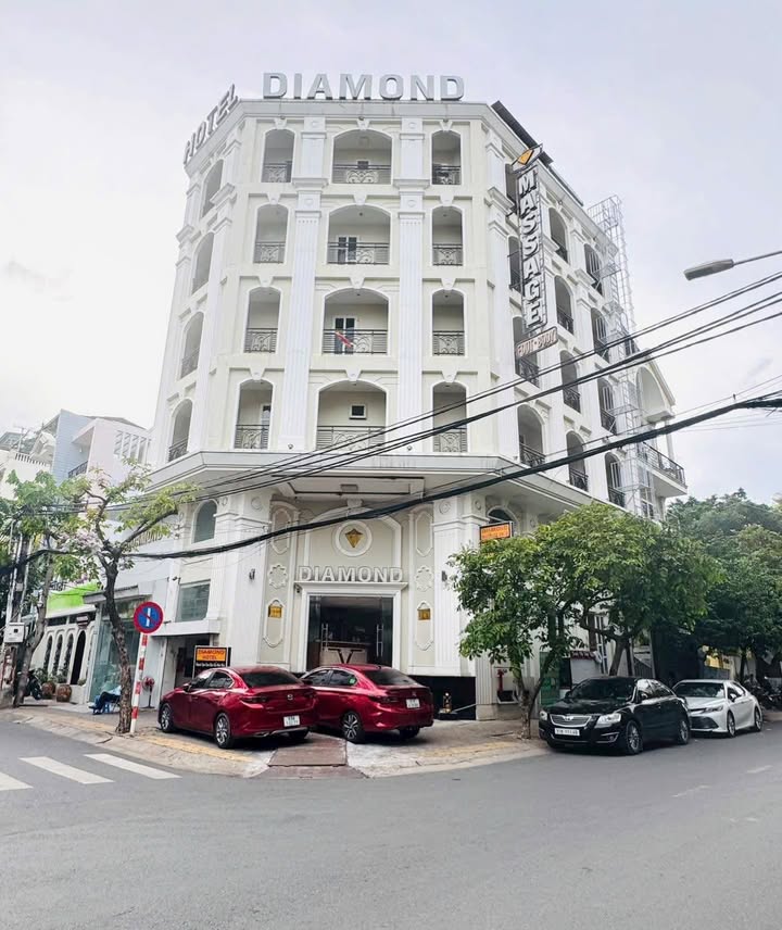 Khách sạn Quận 7 680m² DTSD - Mặt tiền kinh doanh đắc địa!