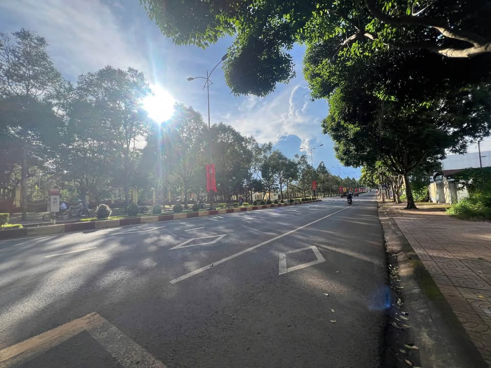 Đất Vườn Nghỉ Dưỡng Hẻm Nguyễn Lương Bằng, Buôn Ma Thuột - 300m² Giá 3.25 Tỷ