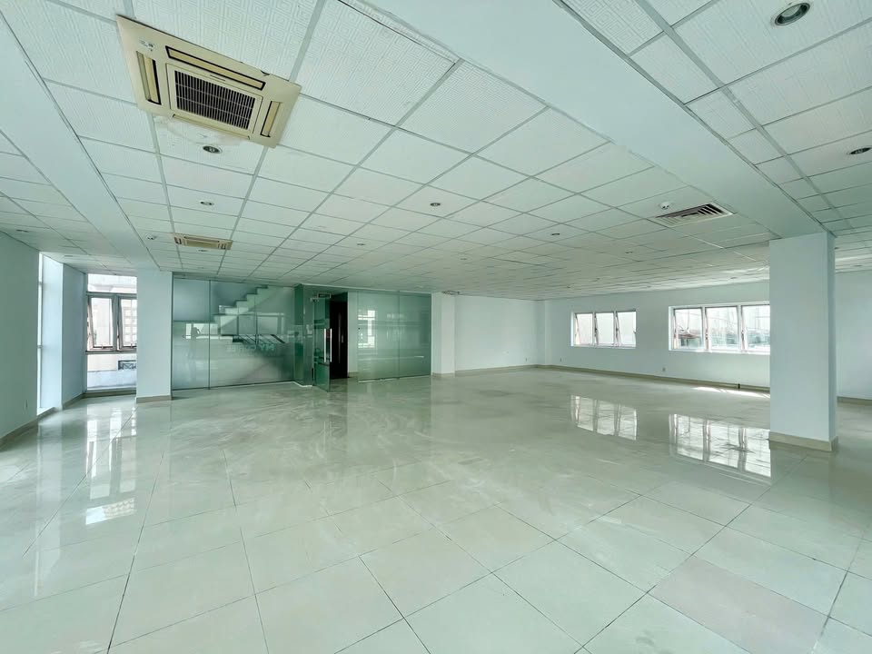 Văn Phòng Cho Thuê 147m² Tại Thủ Đức - View Kính Đẹp, Sẵn Sàng Kinh Doanh