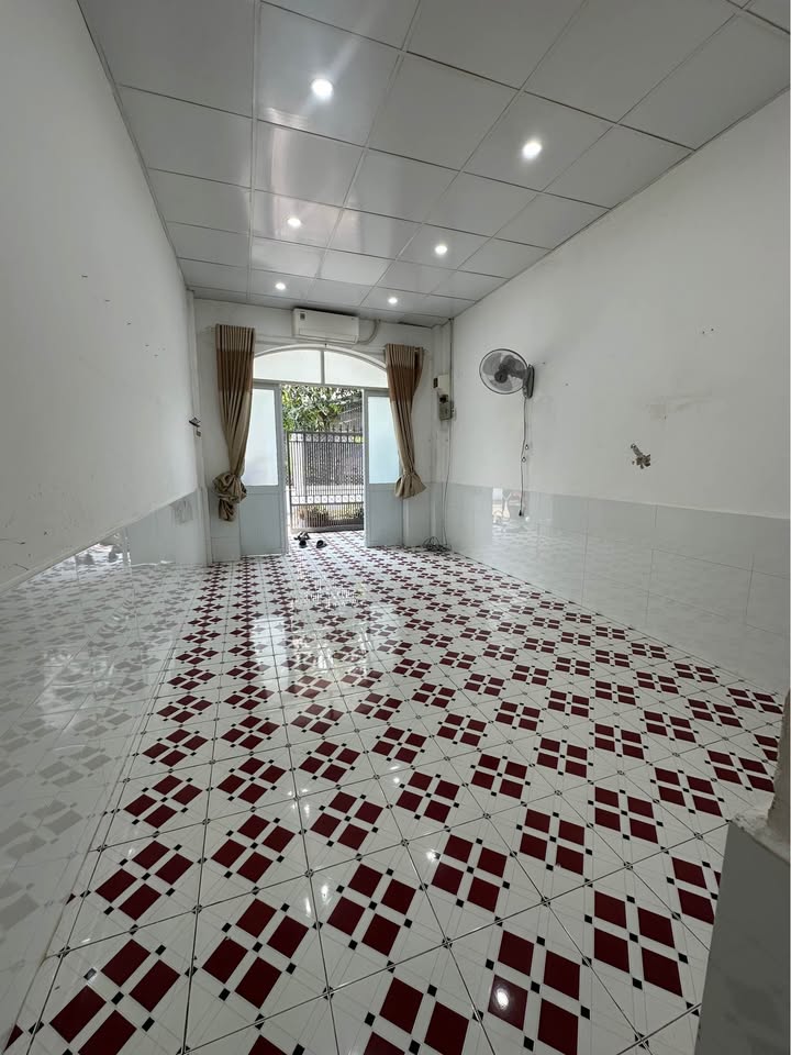 Nhà 2 Mặt Tiền Phố Bạch Đằng, TDM - 90m² Giá Tốt, Sẵn Ở