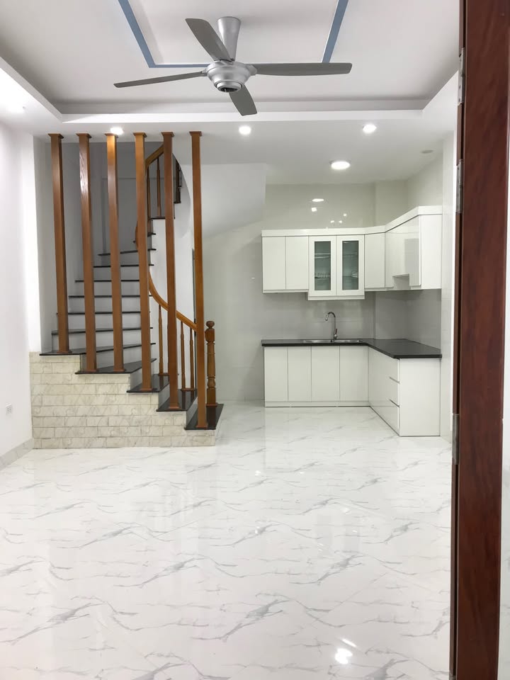 Nhà 49m² Phúc Lợi, Long Biên - 3PN, 4 Tầng, Giá 9.x Tỷ