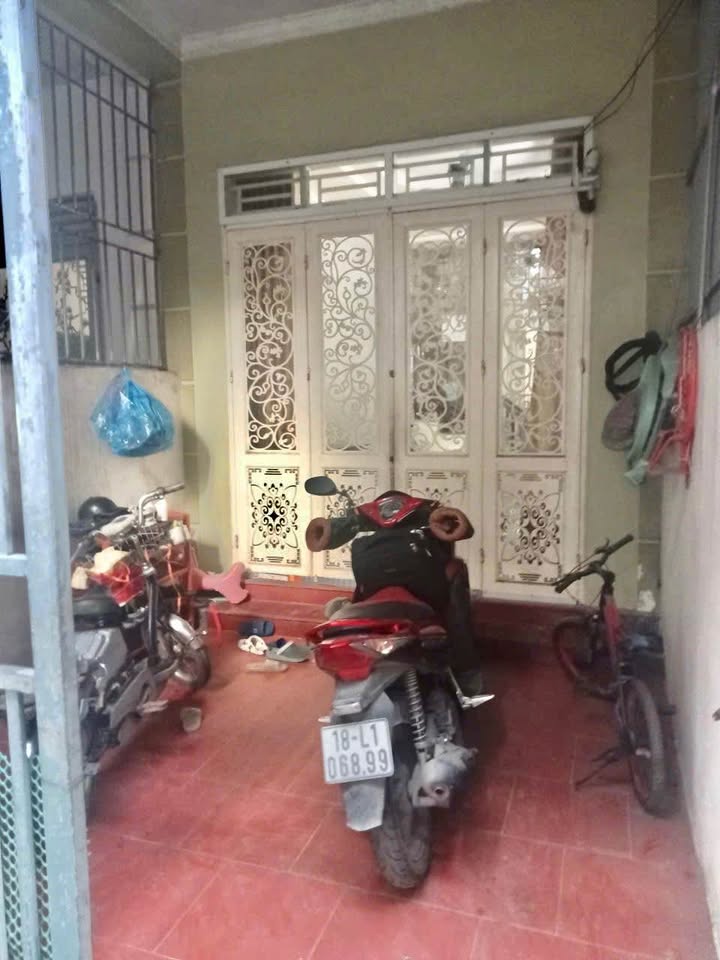 Nhà 2.5 Tầng Ngõ Phù Nghĩa, Nam Định - 1.85 Tỷ, Hướng Đông