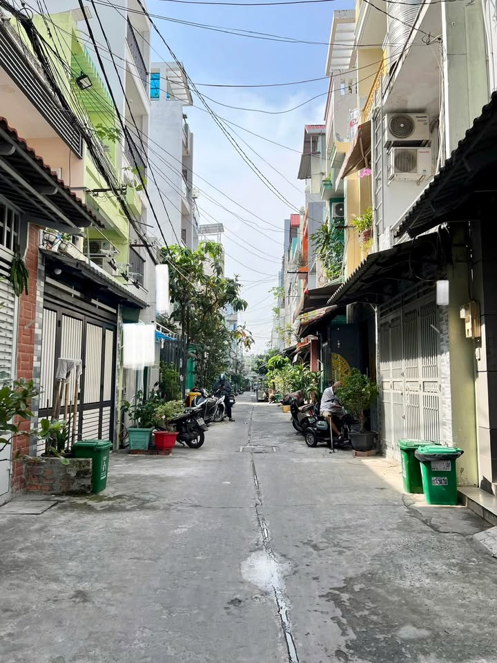 Nhà Lạc Long Quân Q11 - 44m² - 6 Tỷ - Sổ Đỏ - Xe Hơi Vào Nhà