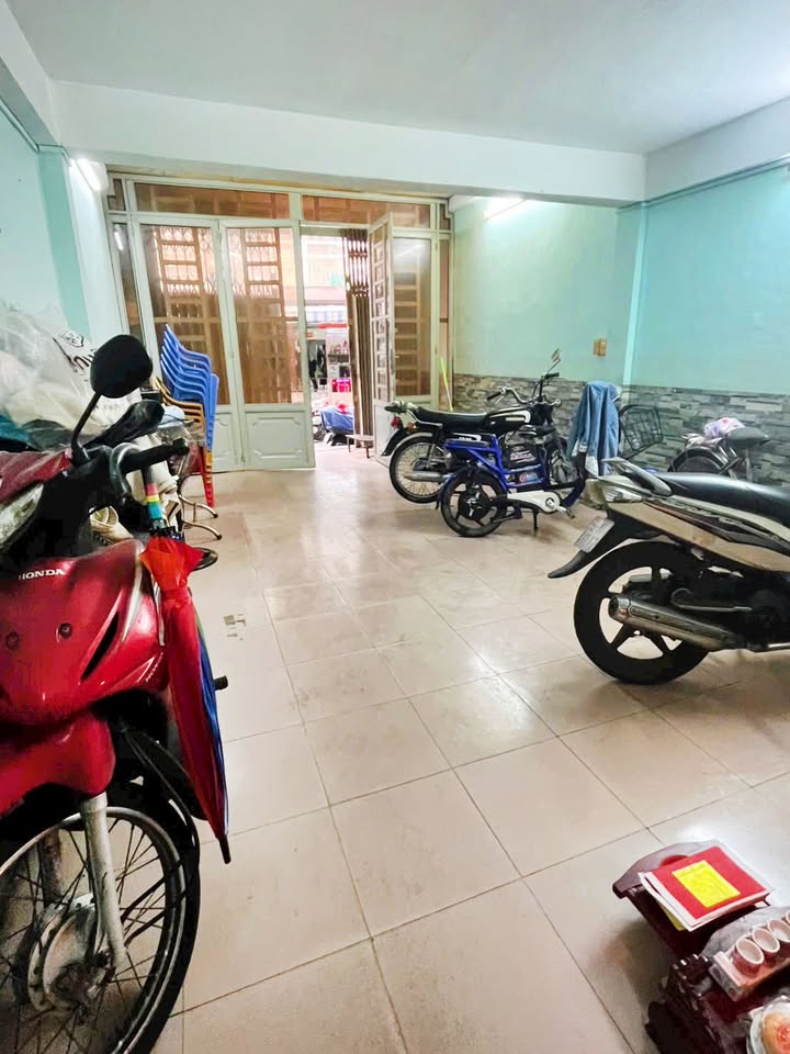 Nhà Thái Phiên Quận 11 43m² giá 6.4 tỷ - Sổ hồng sẵn, công chứng ngay!