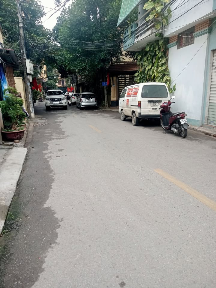 Cho thuê nhà 3 tầng Cổ Linh, Long Biên - 175m², 10 triệu/tháng, ô tô vào nhà