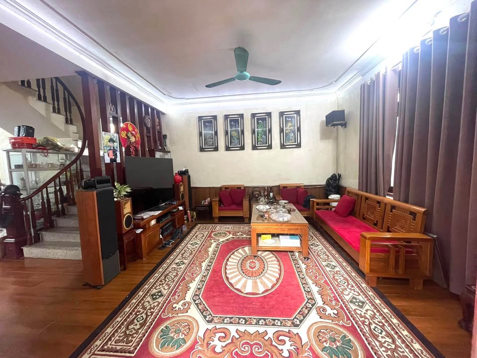 Nhà 90m² An Dương Vương, Tây Hồ - 3 Tầng, Ô Tô Vào Nhà, 20 Tỷ