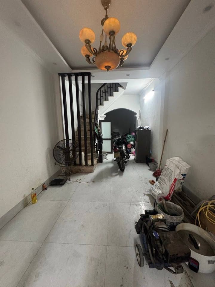 Nhà Lô Góc Hoàng Như Tiếp, Long Biên - 43m², 5PN, Ô tô vào nhà