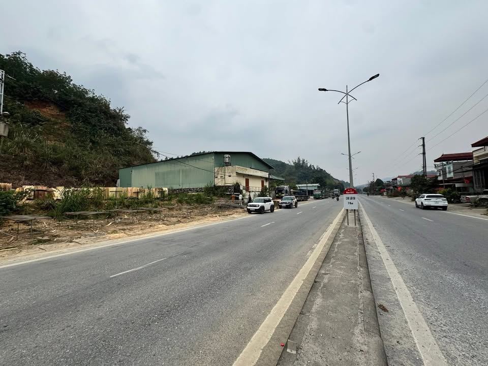 Đất Vàng Lào Cai - 5000m² Mặt Tiền 40m Quốc lộ 70, Giá Đầu Tư 1.9 Tỷ/Lô