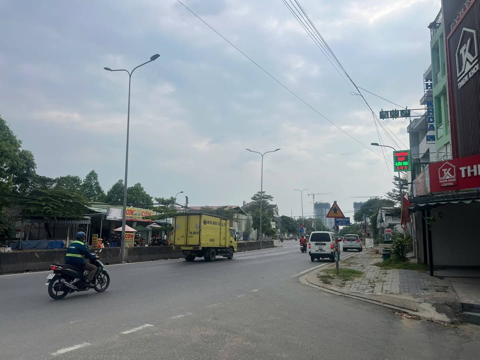 Nhà Góc 2 Mặt Tiền Kinh Doanh Đường Liên Phường, Thủ Đức - 216m² Giá 45 Triệu