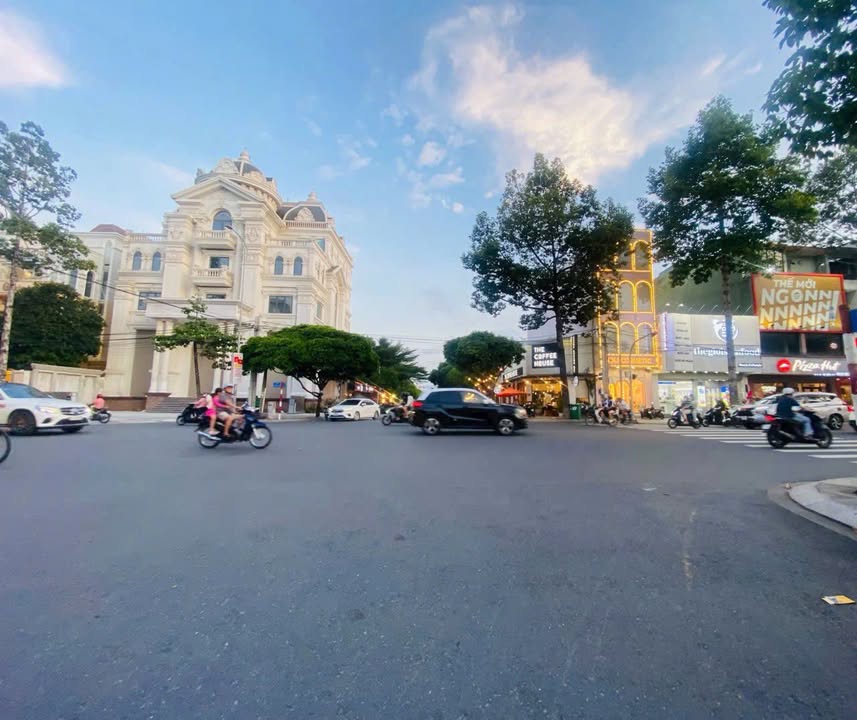 Bán Tòa Nhà Mặt Tiền D2D Biên Hòa, 6 Tầng, Dòng Tiền 70 Triệu/Tháng