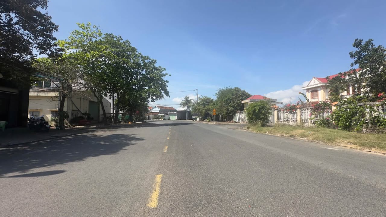 Đất Lô Góc Mặt Tiền Tố Hữu, Tuy Hòa 90.3m² Giá 4.25 Tỷ - Vị Trí Vàng Kinh Doanh