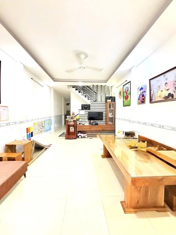 Nhà riêng Tân Phú 84m² giá 7.9 tỷ - Sổ hồng sẵn, ô tô vào tận nhà!