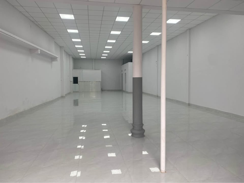 Nhà Mặt Tiền Lê Hồng Phong, Quy Nhơn - 120m², 20 Triệu/Tháng - Vị Trí Vàng Kinh Doanh