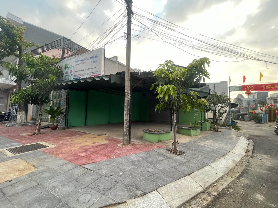 Mặt bằng kinh doanh góc 2 mặt tiền gần Chợ Dĩ An 1 - 107m²
