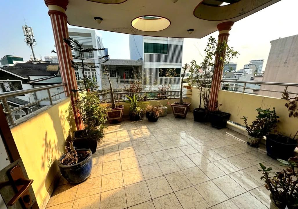 Nhà nguyên căn Nguyễn Trọng Tuyển 230m² - Mặt tiền kinh doanh đắc địa!
