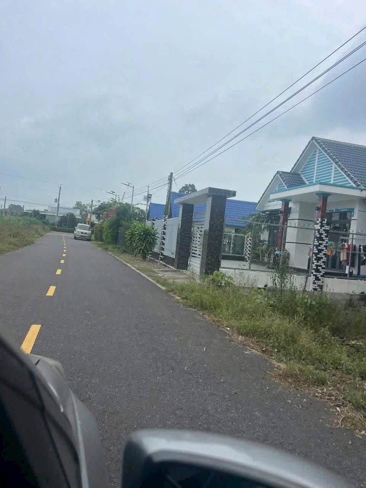 Bán Gấp Đất Mặt Tiền Nguyễn Huệ, Đất Đỏ - 120m² Thổ Cư, Chỉ Hơn 700 Triệu