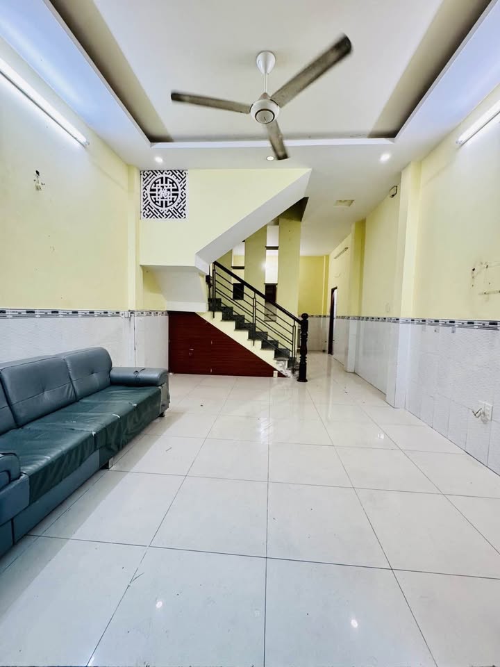 Nhà Quận Tân Phú 41m² - Hẻm ô tô, nở hậu, ở ngay!