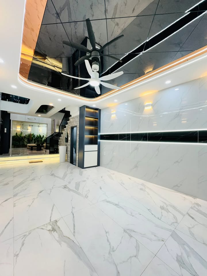 Nhà 5 Tầng 4x16m - Sát Đầm Sen, Tân Phú - Giá Giảm Sốc 8 Tỷ