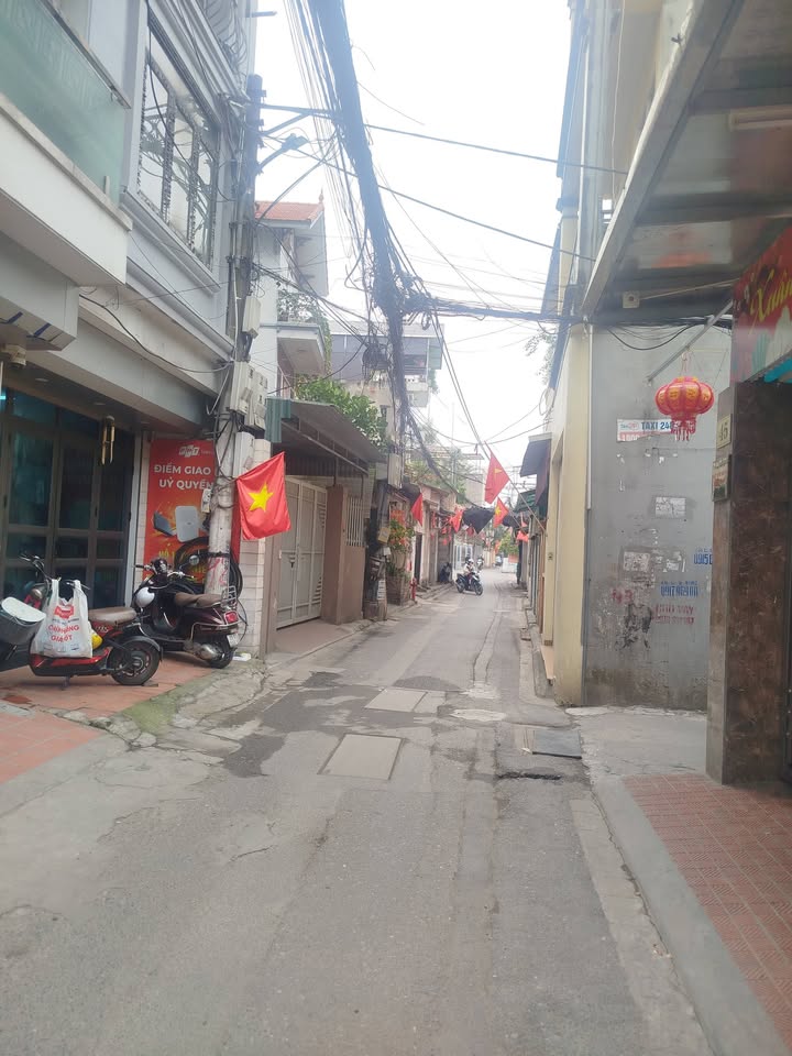 Bán nhà phố Tư Đình, Long Biên - 43.7m² x 5 tầng, ô tô gần, giá 9.8 tỷ