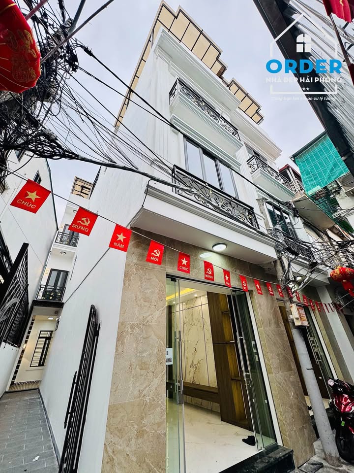 Nhà riêng Miếu Hai Xã 42m² - Sân cổng rộng, thiết kế hiện đại!