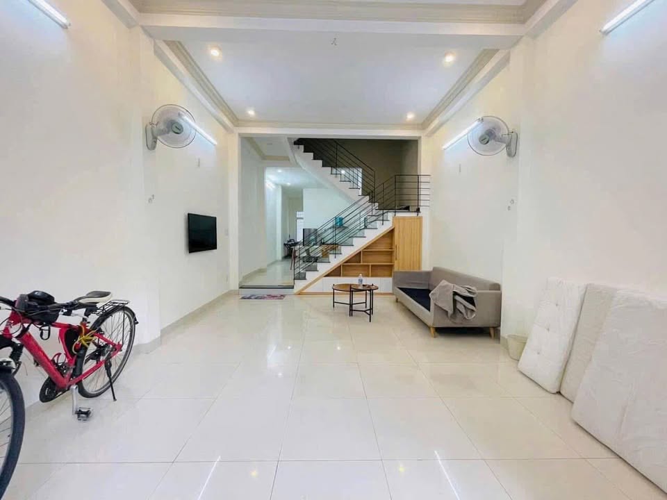 Nhà 3 Tầng Mặt Tiền Hoà Cường 80m² - Full Nội Thất, Ở Ngay!